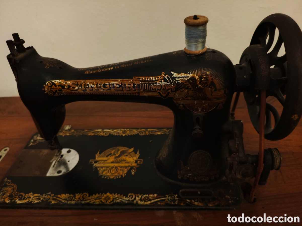 Antig&uuml;edades: M&aacute;quina coser Singer con mueble - Foto 1