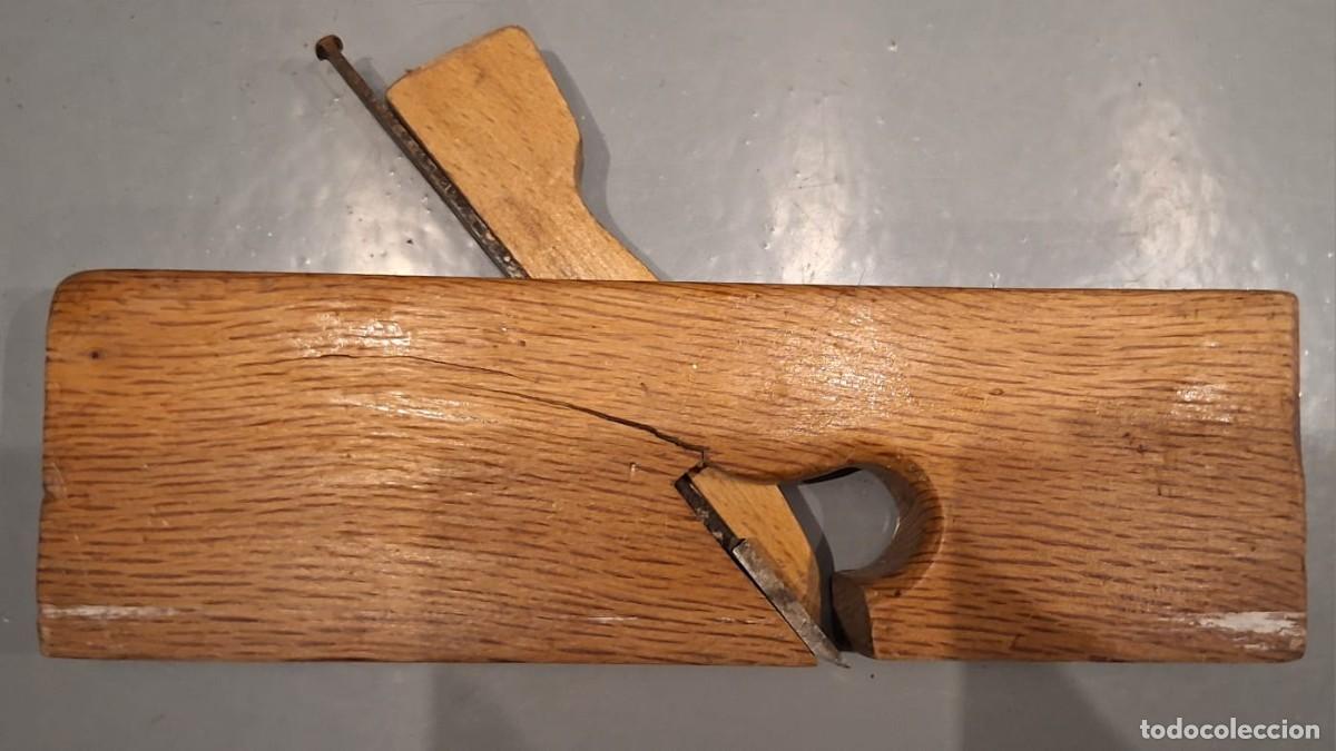 Antig&uuml;edades: CEPILLO DE CARPINTERO ANTIGUO EN MADERA CON CUCHILLA DE HIERRO - Foto 2