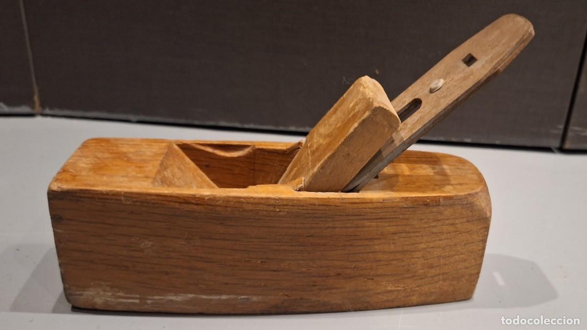Antig&uuml;edades: CEPILLO DE CARPINTERO ANTIGUO EN MADERA Y HIERRO - Foto 1
