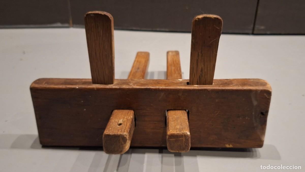 Antig&uuml;edades: SARGENTO DE CARPINTERO ANTIGUO DE DOBLE HUSILLO DE MADERA MACIZA - Foto 2
