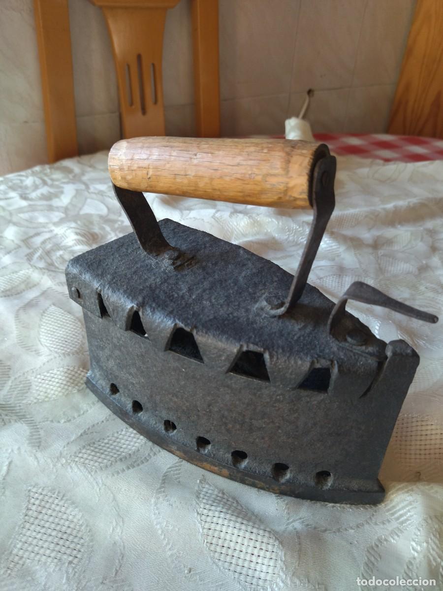 Antig&uuml;edades: Antigua plancha de hierro, de carb&oacute;n. - Foto 5