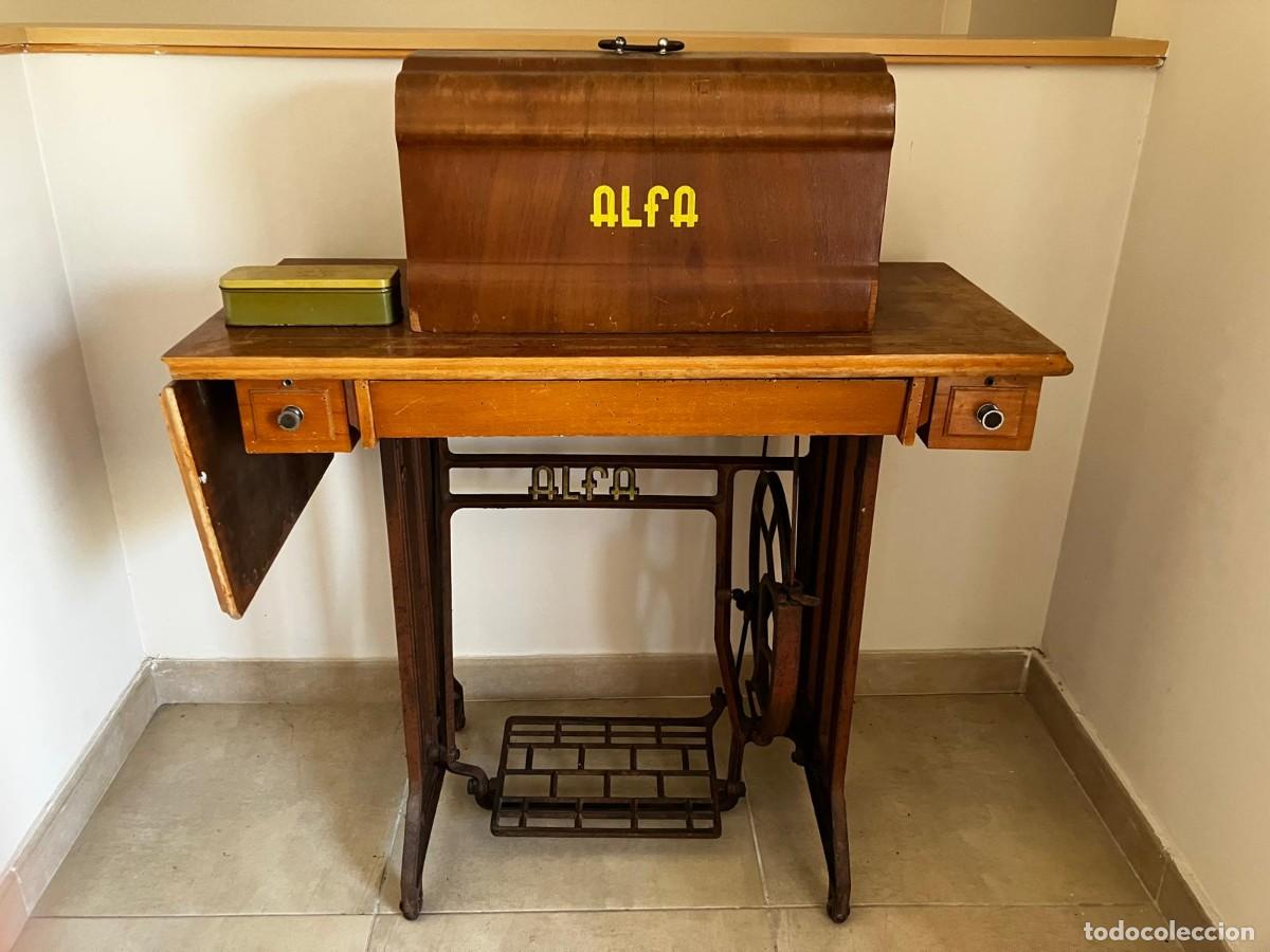 Antig&uuml;edades: M&aacute;quina de coser Alfa ALFAMATIC - Foto 1