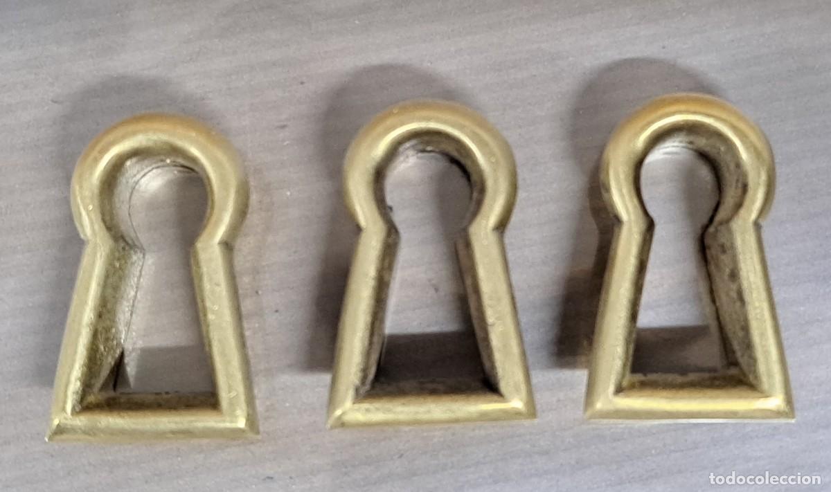 Antig&uuml;edades: 3 boca llaves de bronce para muebles - Foto 1