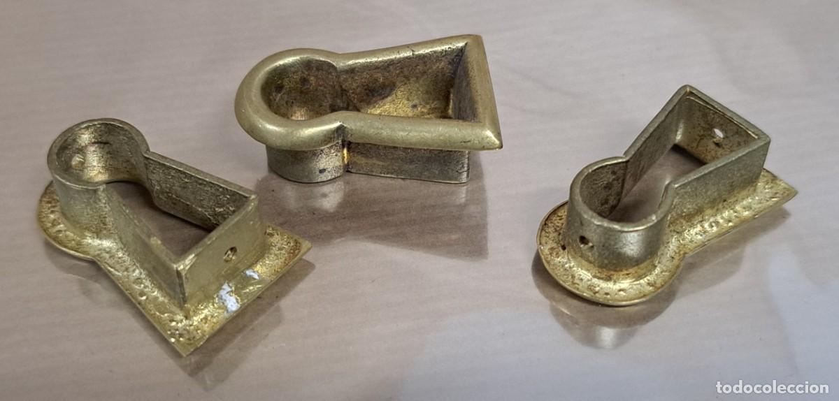 Antig&uuml;edades: 3 boca llaves de bronce para muebles - Foto 3