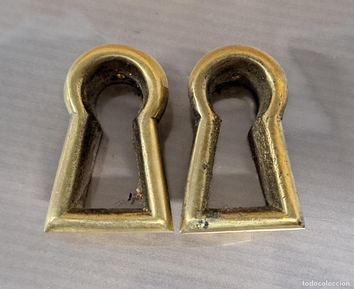 Antig&uuml;edades: 2 boca llaves de bronce para muebles - Foto 1