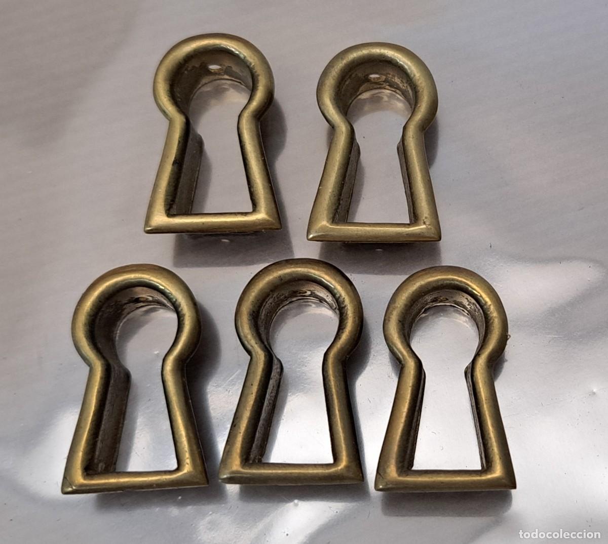 Antig&uuml;edades: 5 boca llaves de bronce para muebles - Foto 1