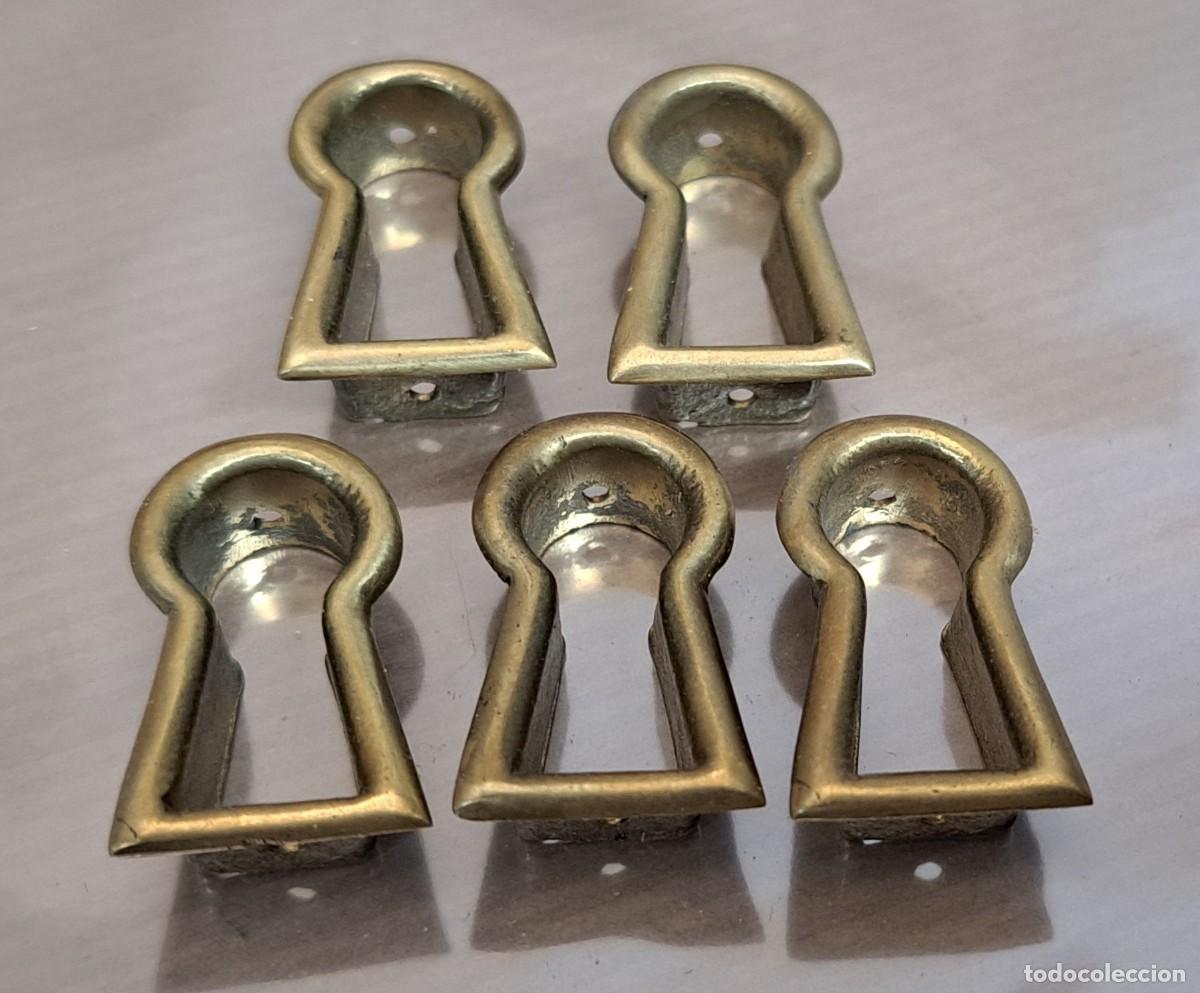 Antig&uuml;edades: 5 boca llaves de bronce para muebles - Foto 2