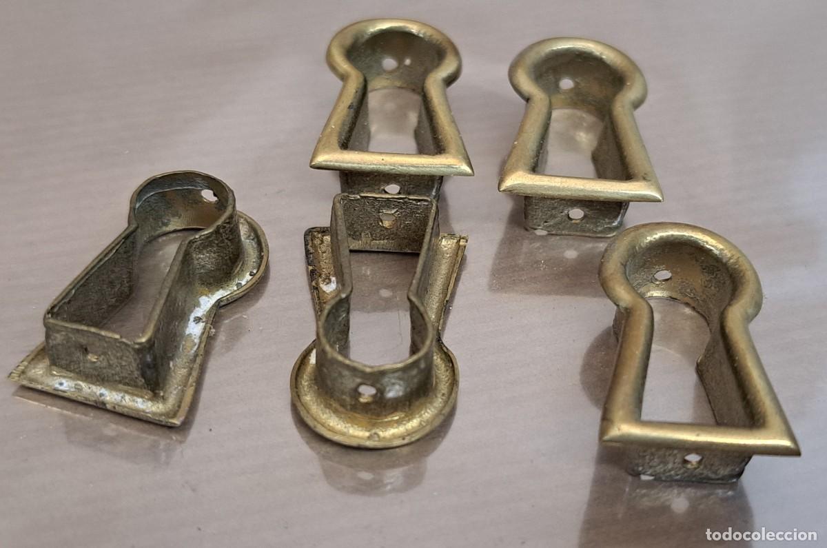 Antig&uuml;edades: 5 boca llaves de bronce para muebles - Foto 3