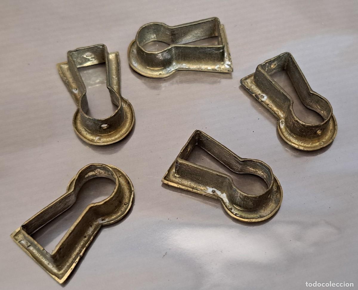 Antig&uuml;edades: 5 boca llaves de bronce para muebles - Foto 5