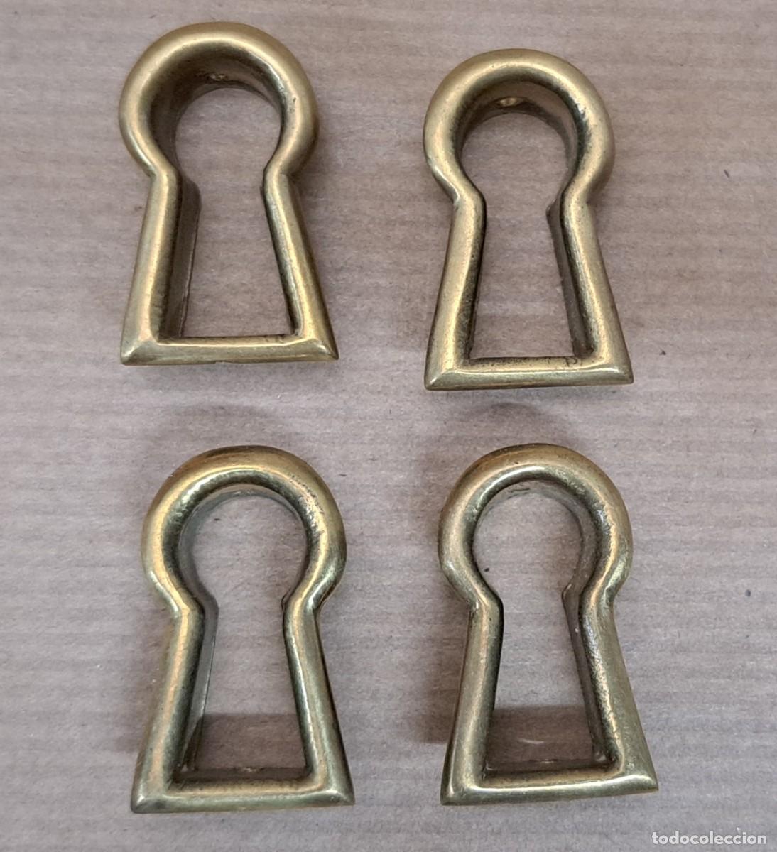 Antig&uuml;edades: 4 boca llaves de bronce para muebles - Foto 2