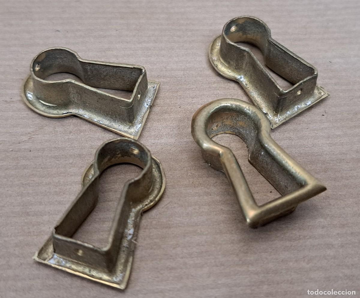 Antig&uuml;edades: 4 boca llaves de bronce para muebles - Foto 4