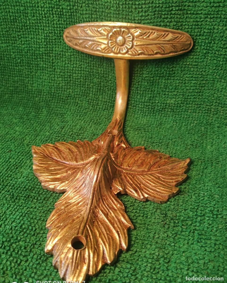 Antig&uuml;edades: CINCO PERCHAS ANTIGUAS DE BRONCE DORADO - Foto 10