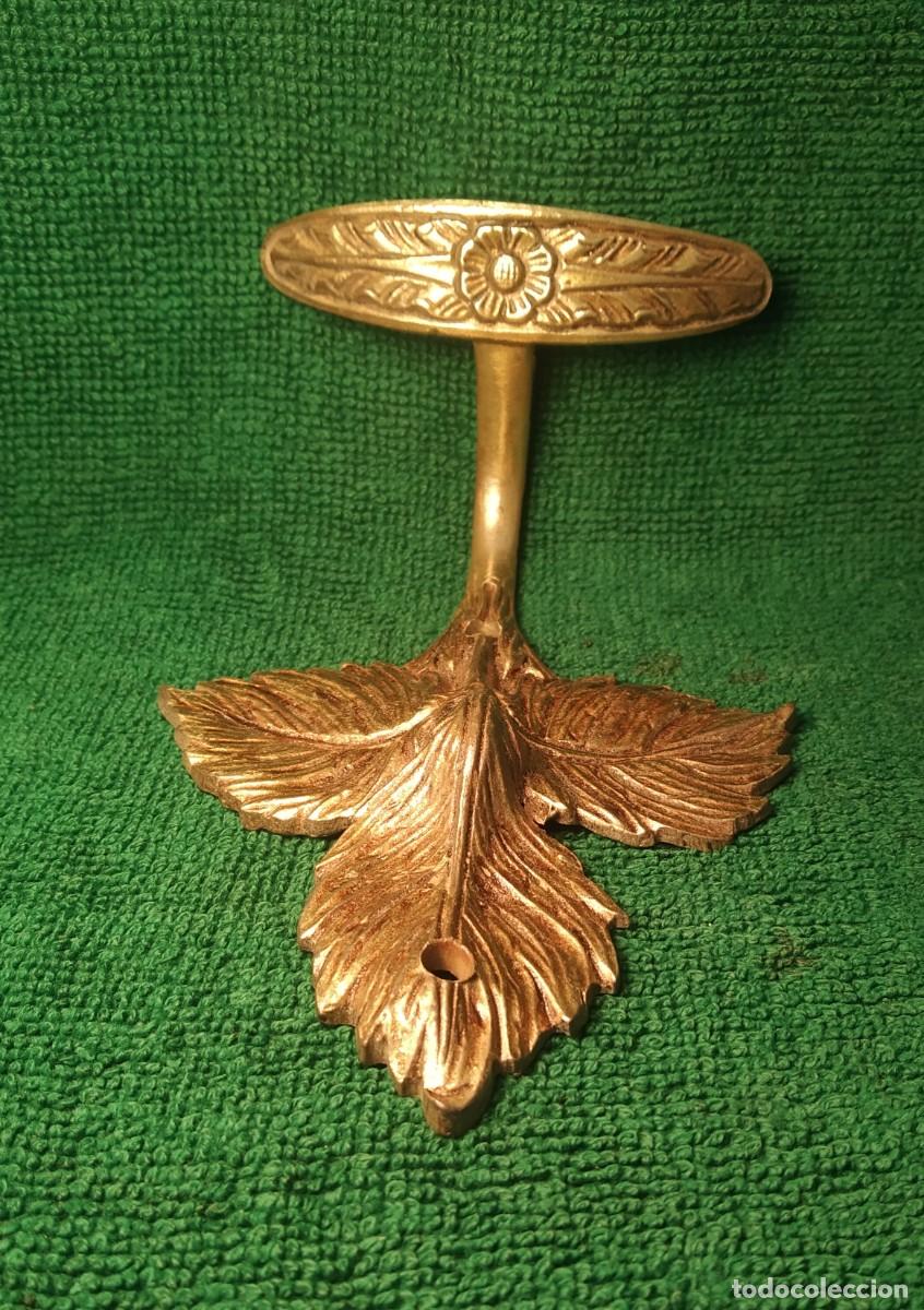 Antig&uuml;edades: CINCO PERCHAS ANTIGUAS DE BRONCE DORADO - Foto 11