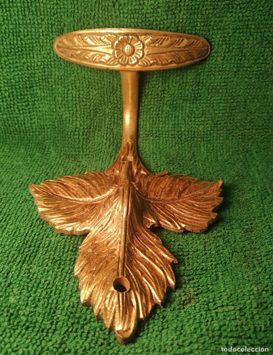 Antig&uuml;edades: CINCO PERCHAS ANTIGUAS DE BRONCE DORADO - Foto 13