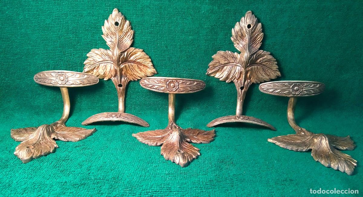 Antig&uuml;edades: CINCO PERCHAS ANTIGUAS DE BRONCE DORADO - Foto 14