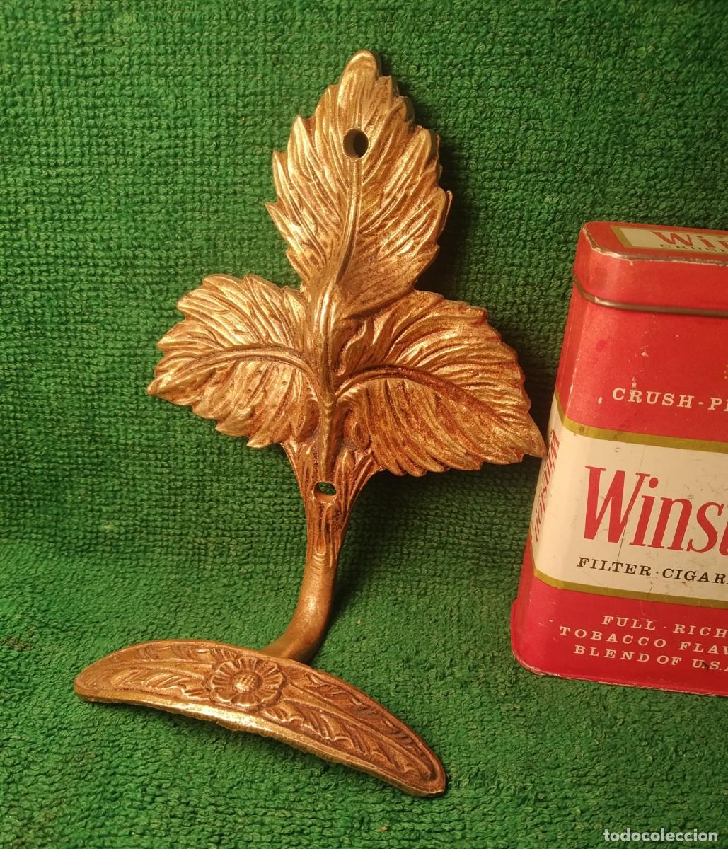 Antig&uuml;edades: CINCO PERCHAS ANTIGUAS DE BRONCE DORADO - Foto 15