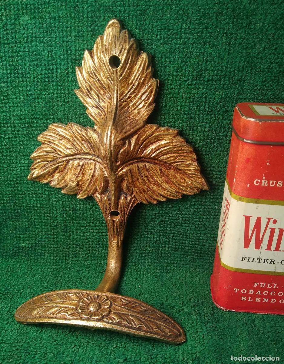 Antig&uuml;edades: CINCO PERCHAS ANTIGUAS DE BRONCE DORADO - Foto 16