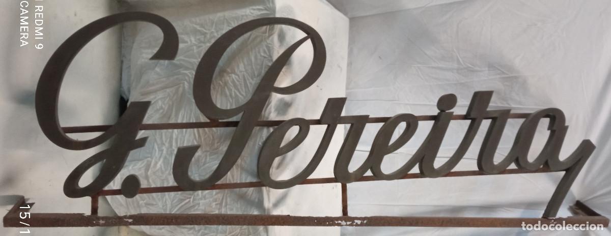 Antig&uuml;edades: Cartel con letras de metal - Foto 2