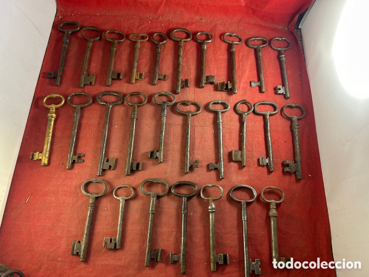 Antig&uuml;edades: GRAN COLECCI&Oacute;N DE LLAVES ANTIGUAS DE FORJA - Foto 1