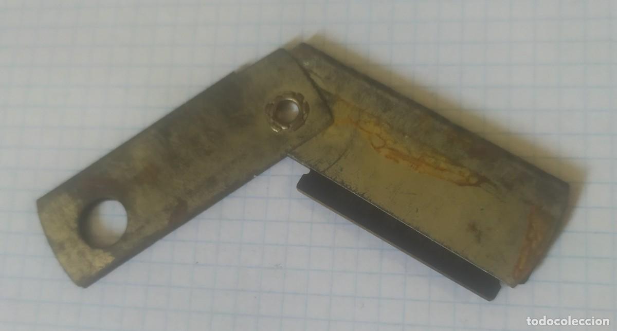 Antig&uuml;edades: Cuchilla de afeitar con funda plegable - Foto 3