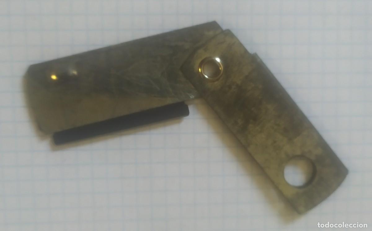 Antig&uuml;edades: Cuchilla de afeitar con funda plegable - Foto 4