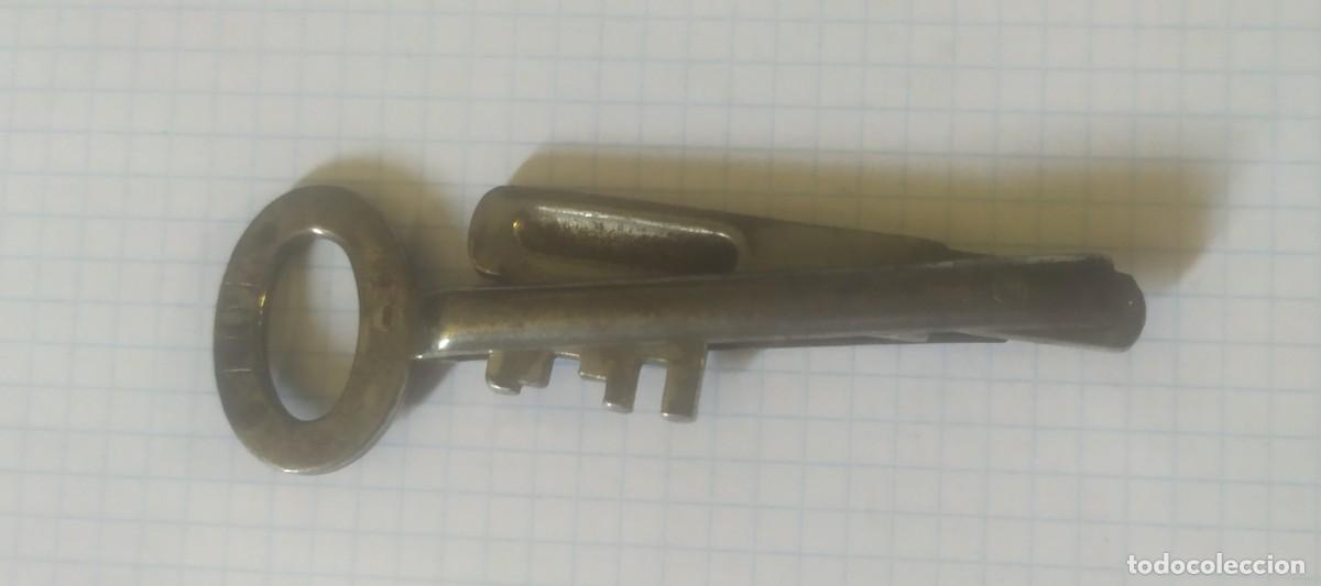 Antig&uuml;edades: Llave plegable con marcas - Foto 1