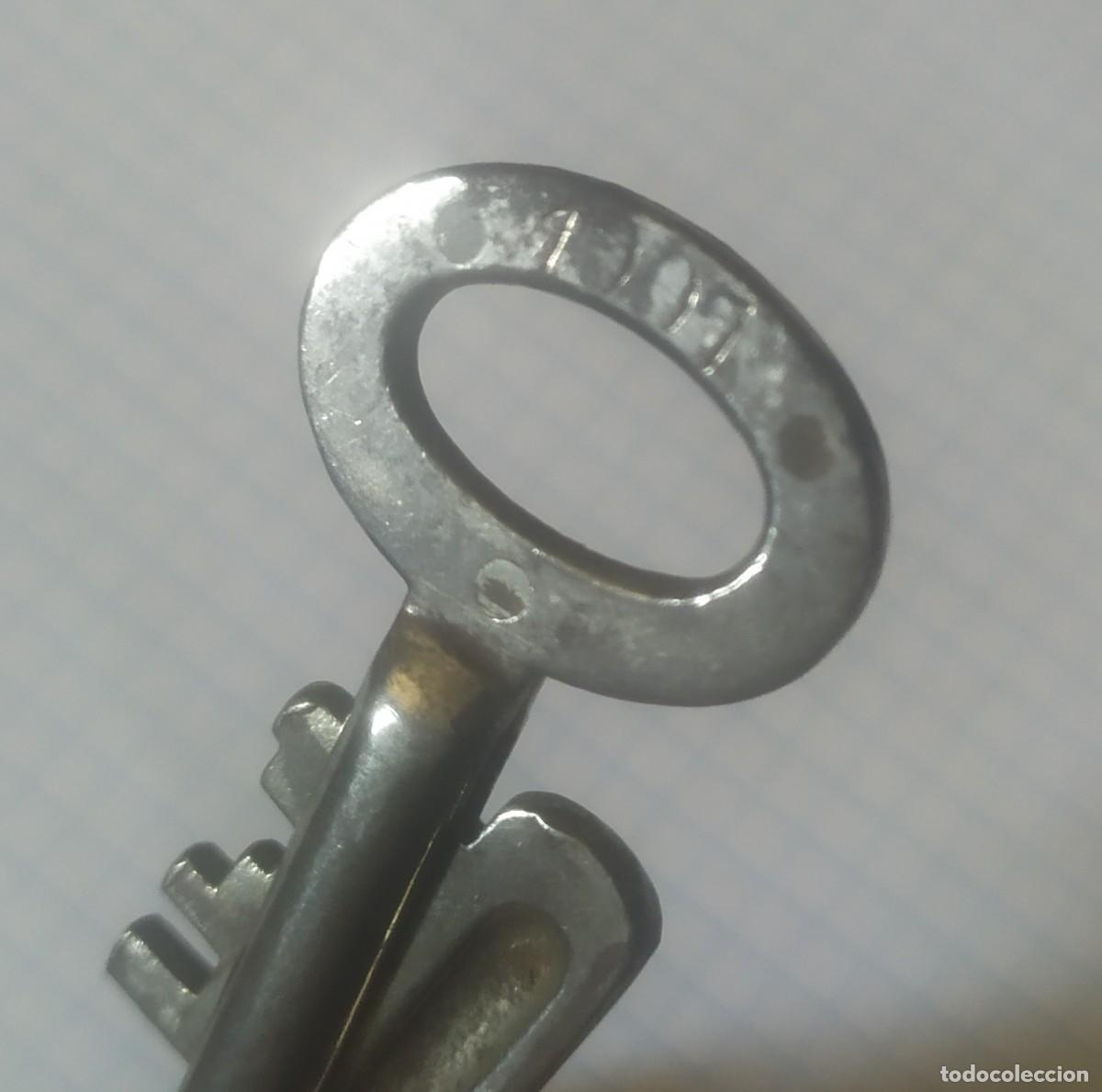 Antig&uuml;edades: Llave plegable con marcas - Foto 2