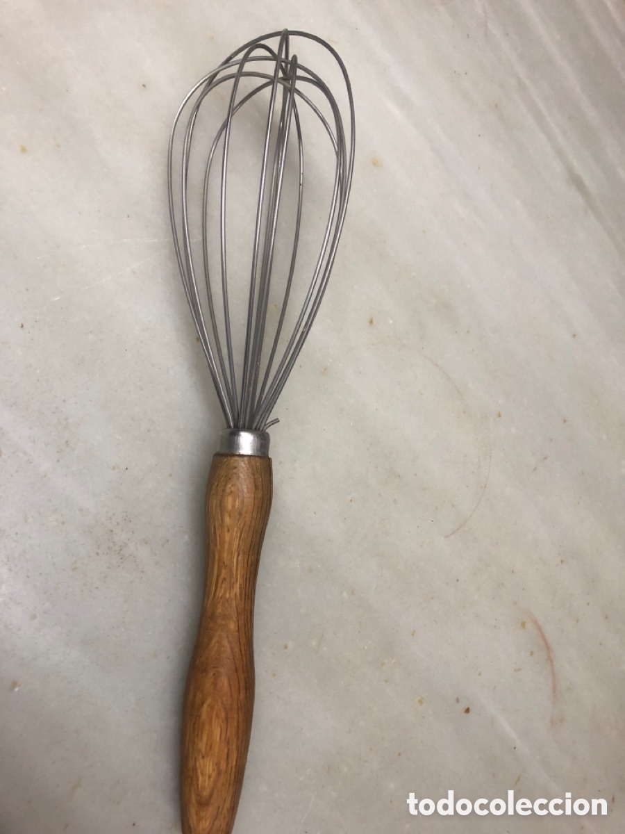 Antig&uuml;edades: Batidor antiguo de pasteleria con mango de madera - Foto 2
