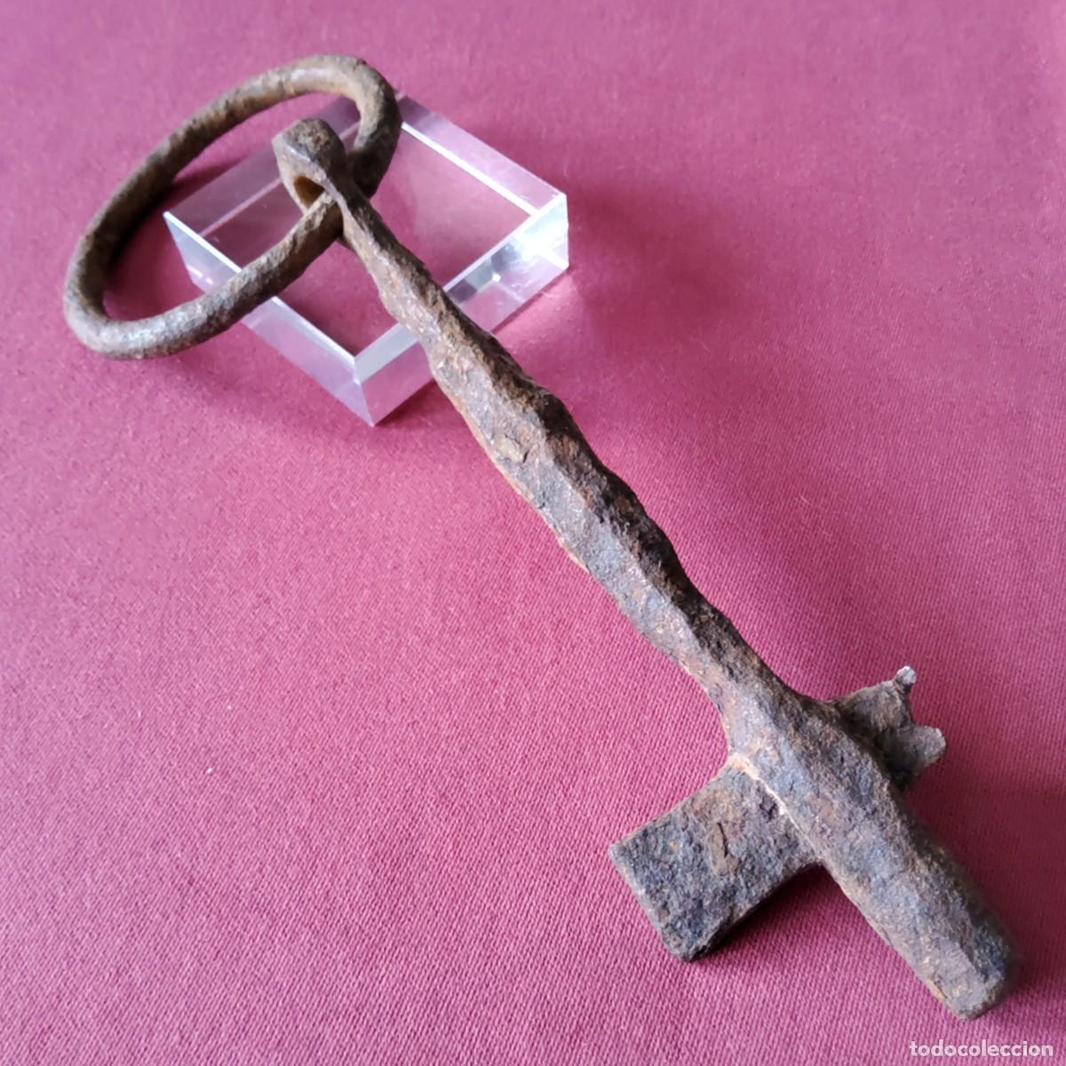 Antig&uuml;edades: ANTIGUA LLAVE MEDIEVAL DE HIERRO FORJADO - Foto 1