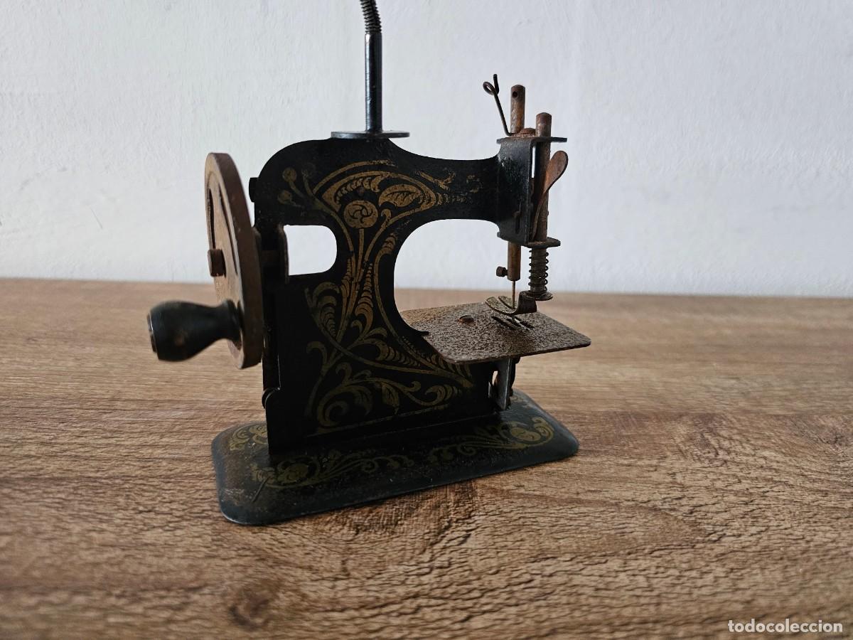 Antig&uuml;edades: PEQUE&Ntilde;A MAQUINA DE COSER MULLER - Foto 2