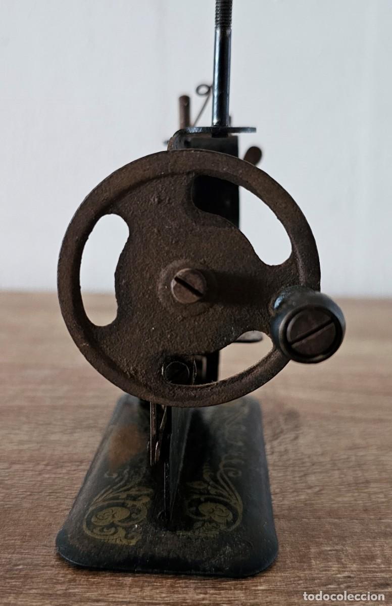 Antig&uuml;edades: PEQUE&Ntilde;A MAQUINA DE COSER MULLER - Foto 4