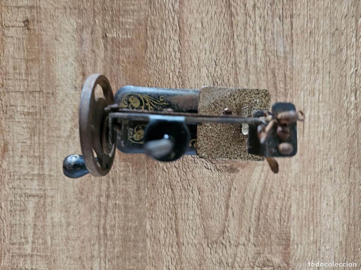 Antig&uuml;edades: PEQUE&Ntilde;A MAQUINA DE COSER MULLER - Foto 5