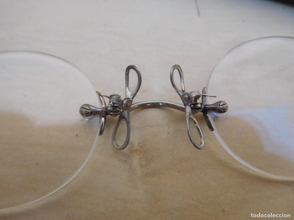 Antig&uuml;edades: Estuche con pareja de gafas antiguas - Foto 3