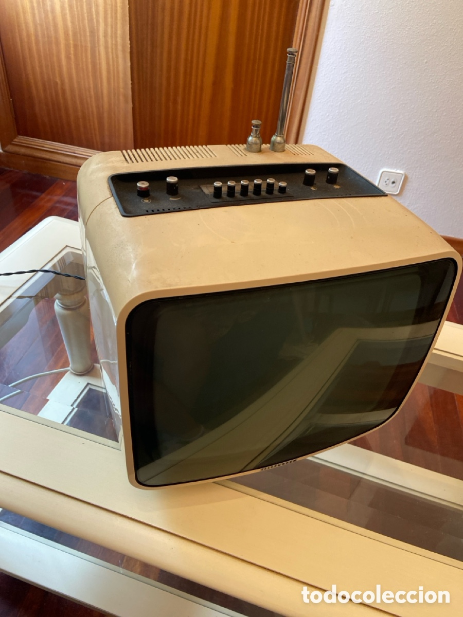 Antig&uuml;edades: Televisor Telefunken port&aacute;til 12&rdquo; - Foto 1