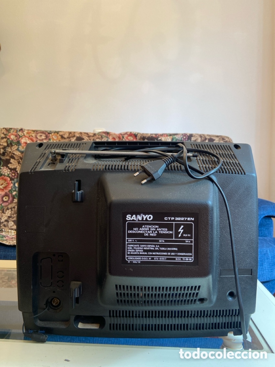 Antig&uuml;edades: Televisor Sanyo port&aacute;til 12&rdquo; - Foto 2