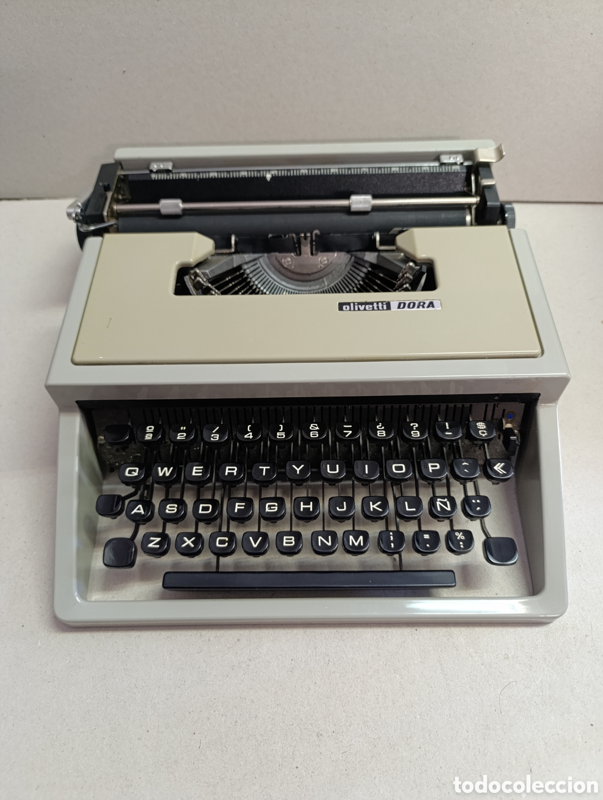 Antig&uuml;edades: MAQUINA DE ESCRIBIR OLIVETTI DORA. SPAIN. CON FUNDA. - Foto 3