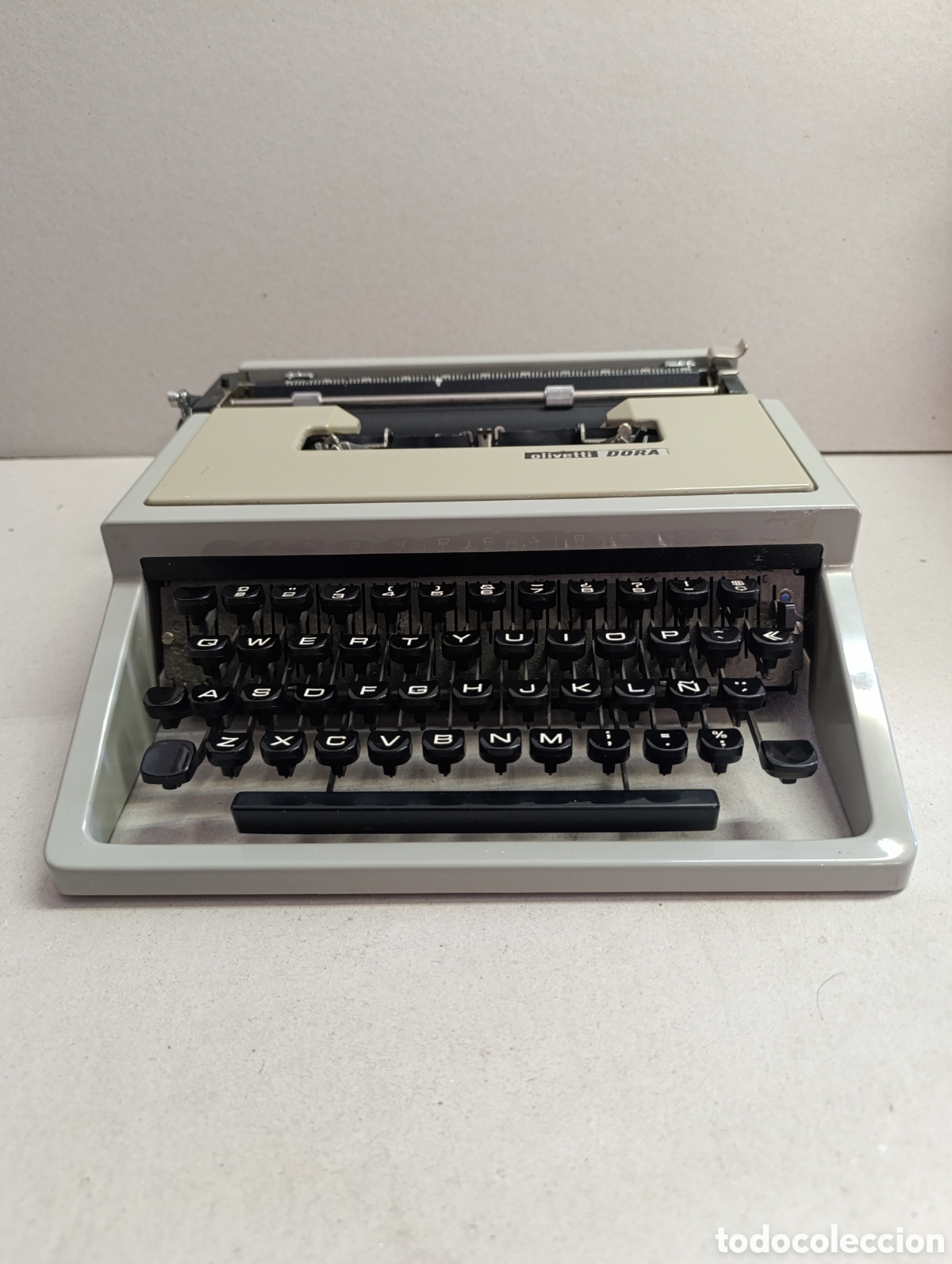 Antig&uuml;edades: MAQUINA DE ESCRIBIR OLIVETTI DORA. SPAIN. CON FUNDA. - Foto 4