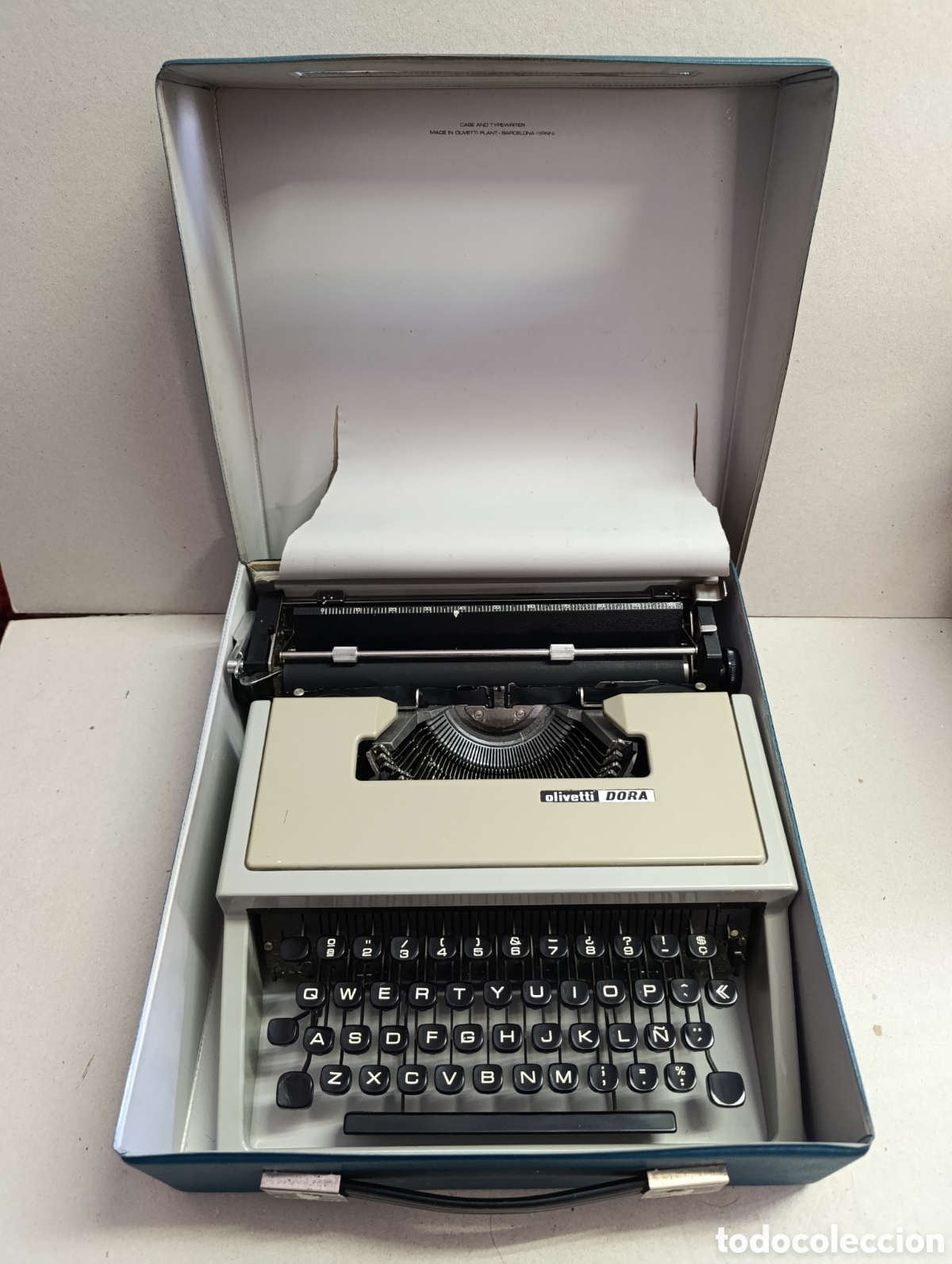 Antig&uuml;edades: MAQUINA DE ESCRIBIR OLIVETTI DORA. SPAIN. CON FUNDA. - Foto 1