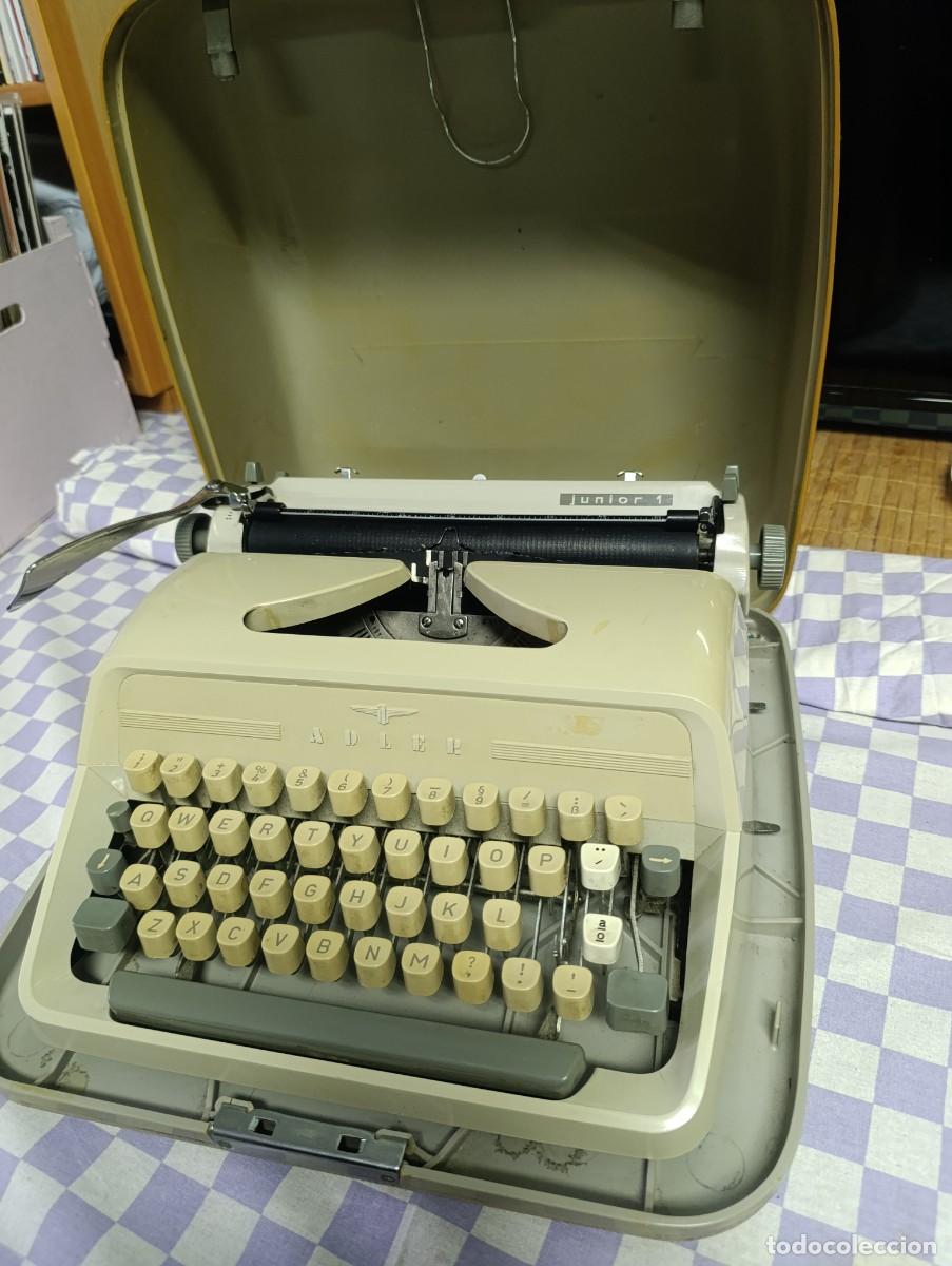 Antig&uuml;edades: M&aacute;quina de escribir antigua - Foto 1