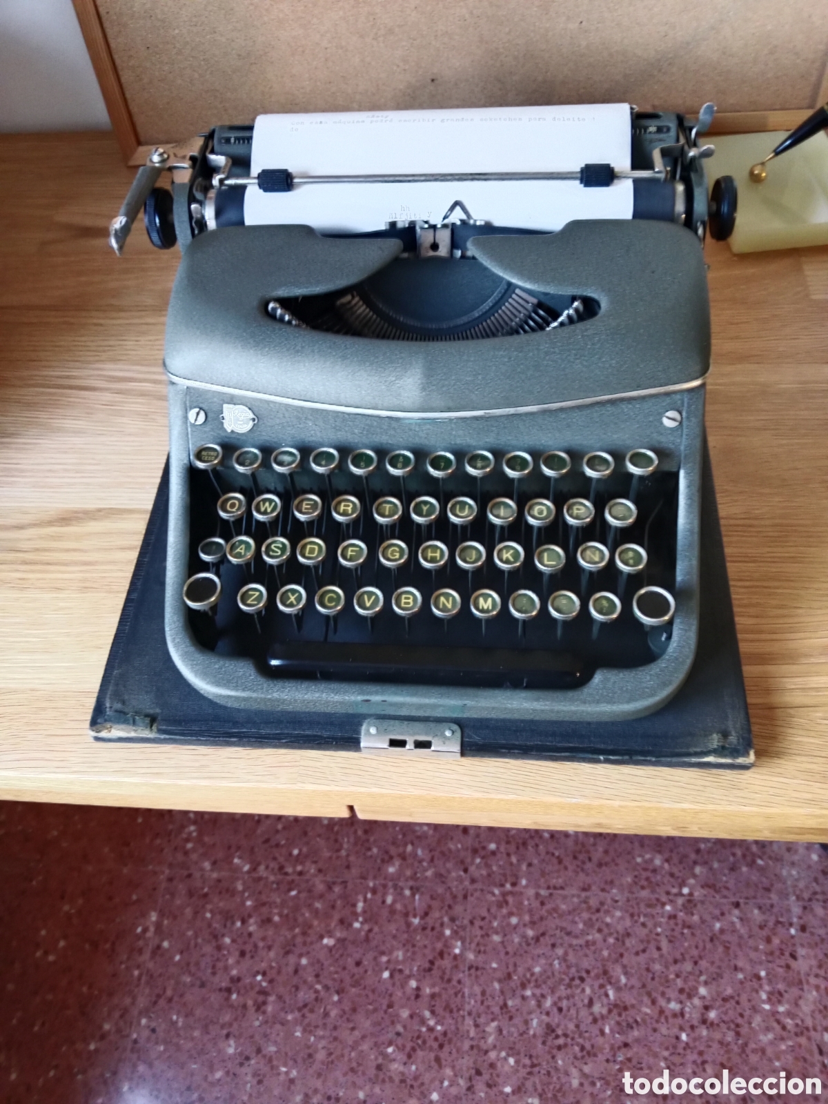 Antig&uuml;edades: M&aacute;quina de Escribir Regia Valencia - Foto 2