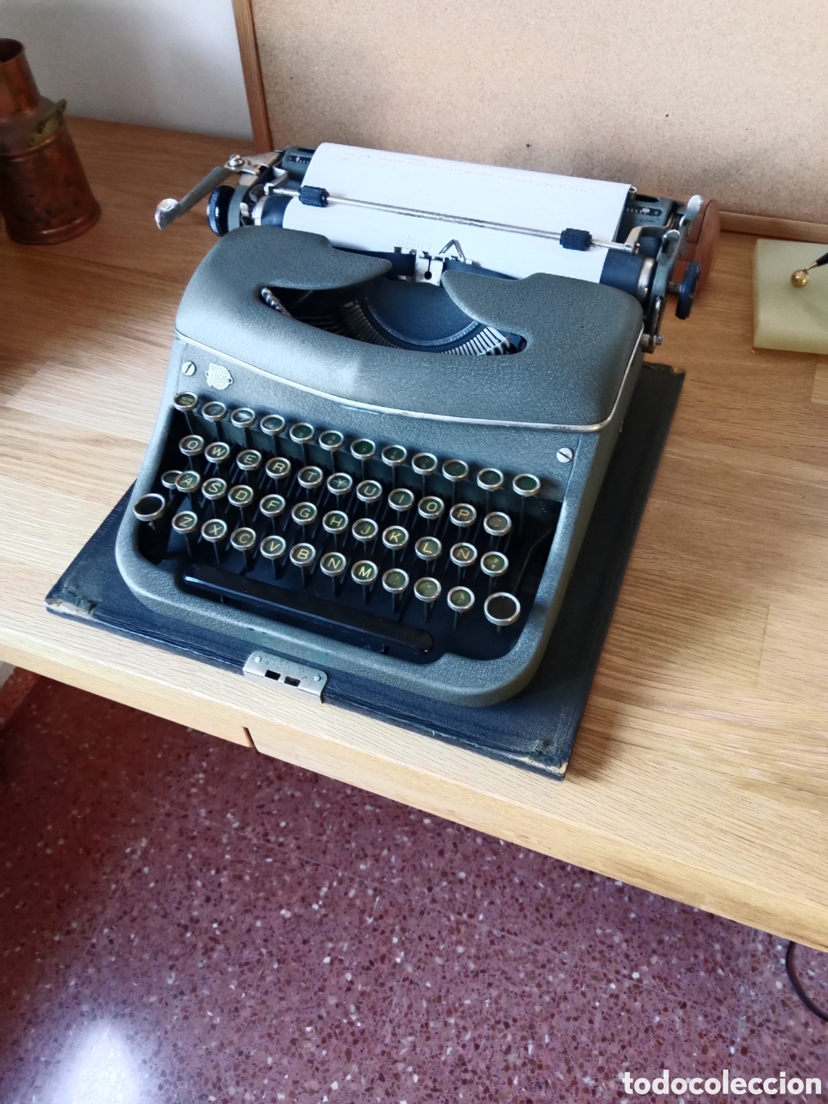 Antig&uuml;edades: M&aacute;quina de Escribir Regia Valencia - Foto 1