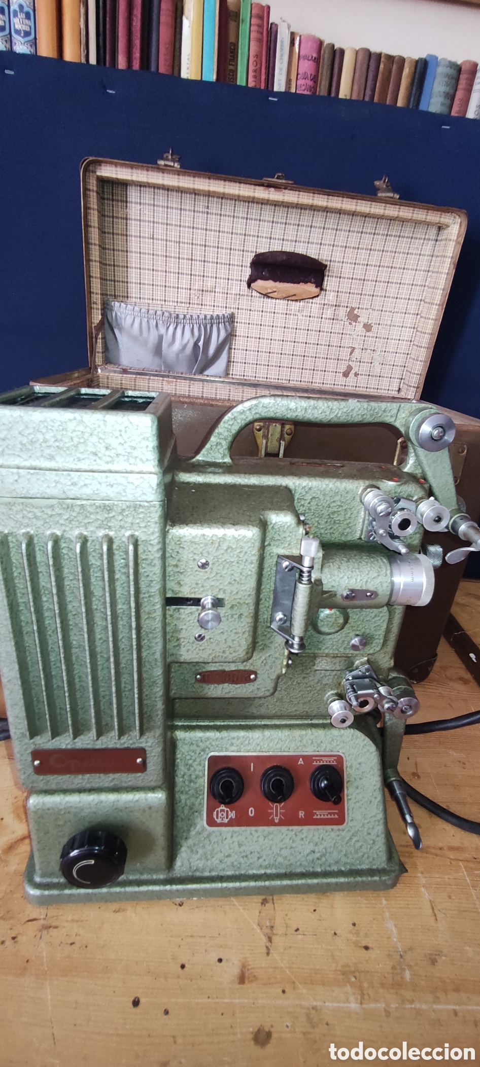 Antig&uuml;edades: Antiguo proyector Optilux - Foto 6