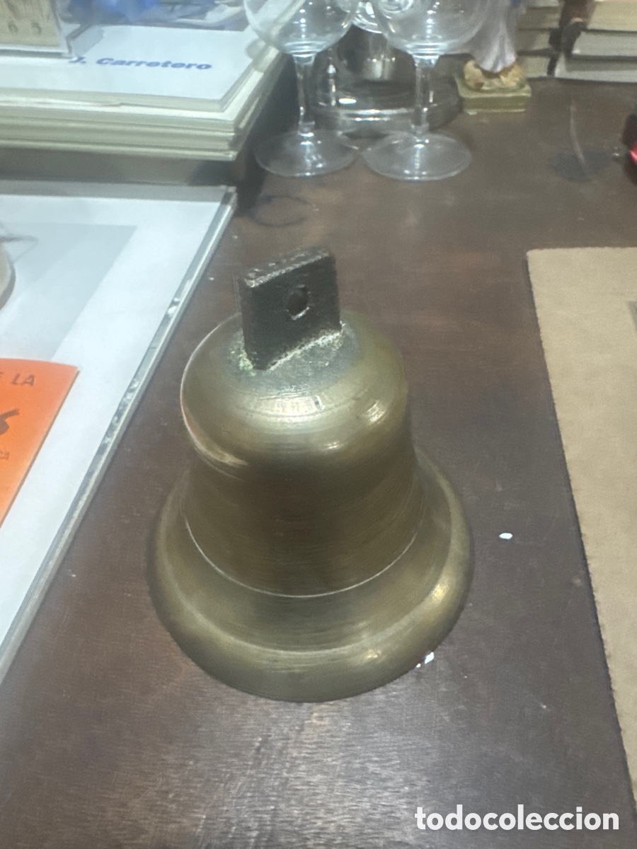 Antig&uuml;edades: Campana de bronce 10 cm de altura - Foto 2