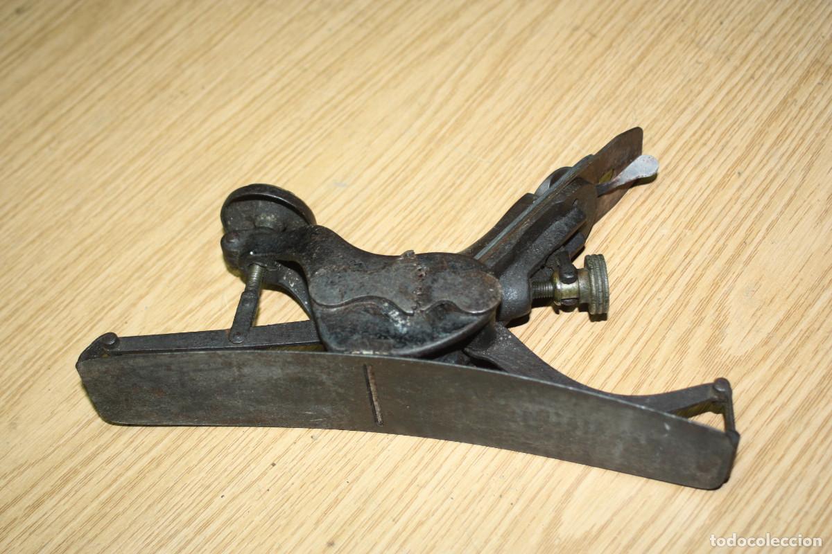 Antig&uuml;edades: Antiguo cepillo para curvas. - Foto 3