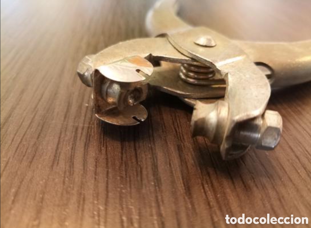 Antig&uuml;edades: Antigua Remachadora Corchetes - Foto 2