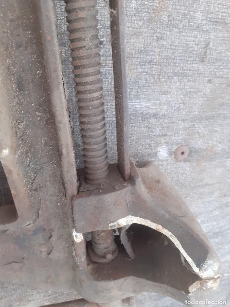 Antig&uuml;edades: Tornillo, 10 cm de mordaza - Foto 6