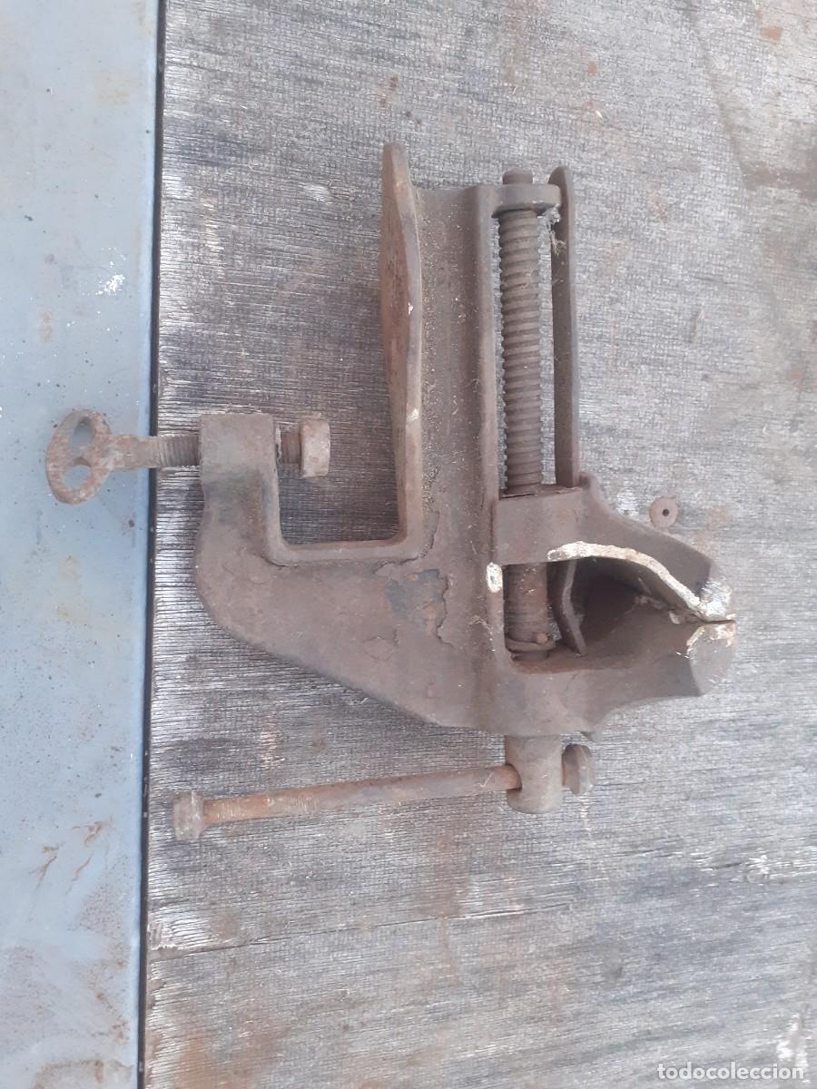 Antig&uuml;edades: Tornillo, 10 cm de mordaza - Foto 2