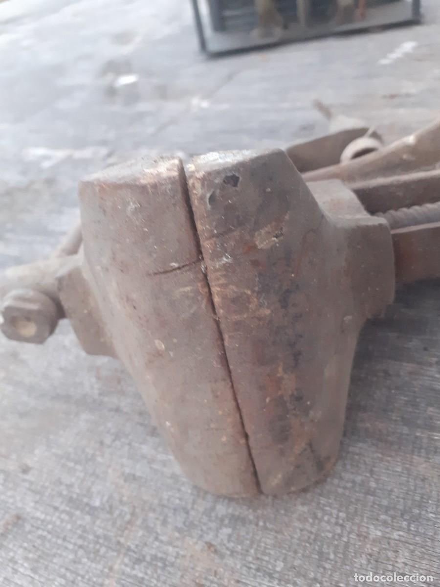 Antig&uuml;edades: Tornillo, 10 cm de mordaza - Foto 3