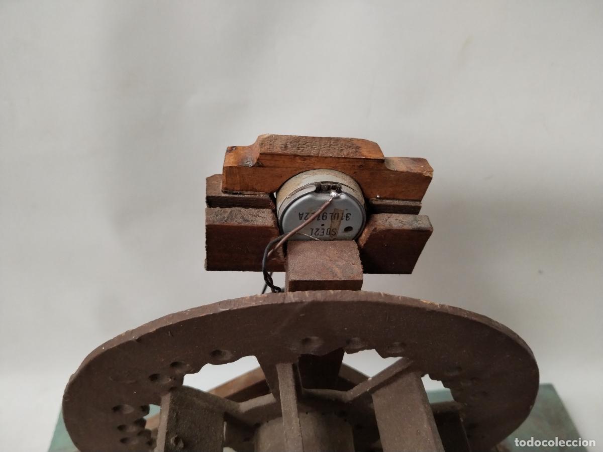 Antig&uuml;edades: noria artesanal casera de madera con motor - Foto 3
