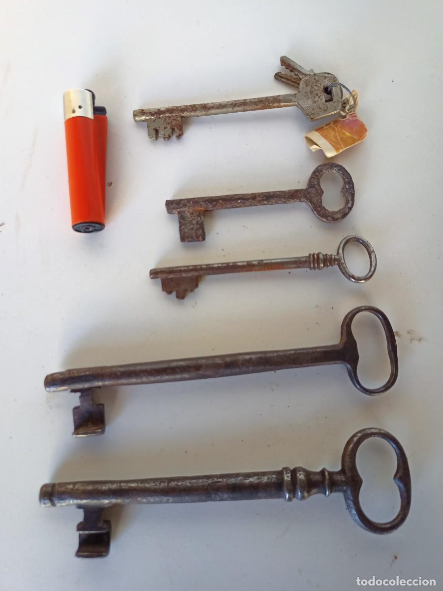 Antig&uuml;edades: Lote de antiguas llaves de hierro - Foto 1
